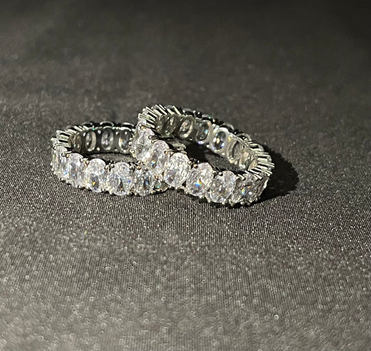 Oval diamond ring